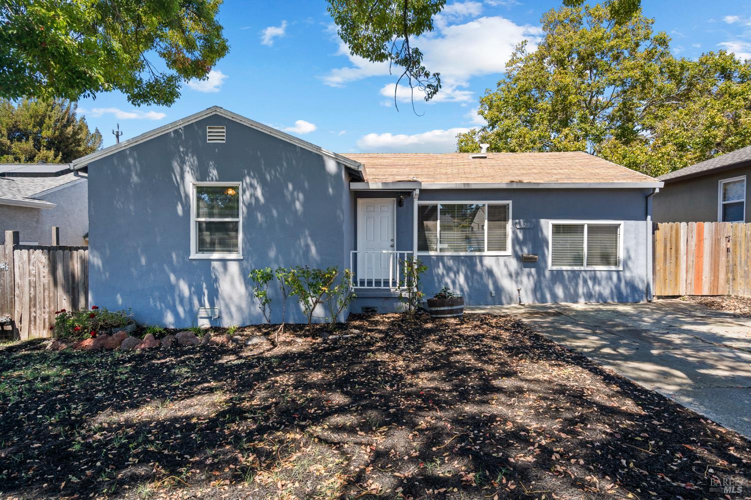 Detail Gallery Image 1 of 32 For 229 Hermosa Ave, Vallejo,  CA 94589 - 3 Beds | 1 Baths