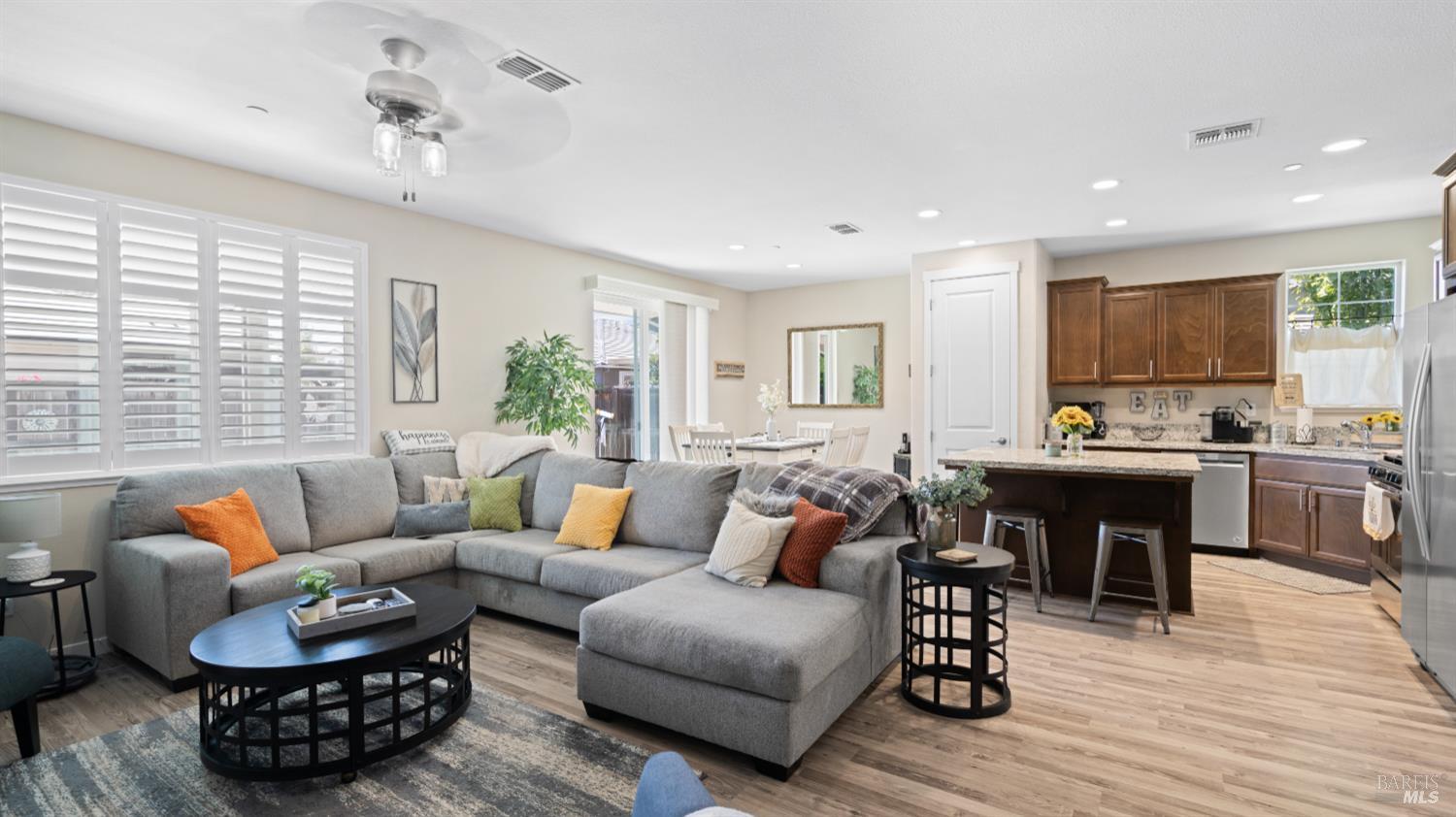 Detail Gallery Image 7 of 35 For 570 Syracuse Ln, Dixon,  CA 95620 - 3 Beds | 2 Baths