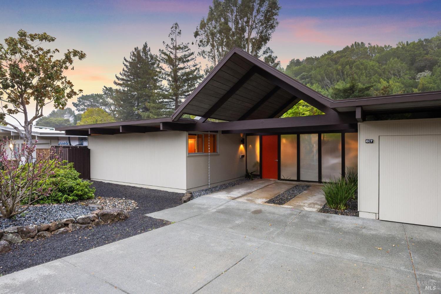 Detail Gallery Image 9 of 55 For 87 Mount Rainier Dr, San Rafael,  CA 94903 - 5 Beds | 2 Baths
