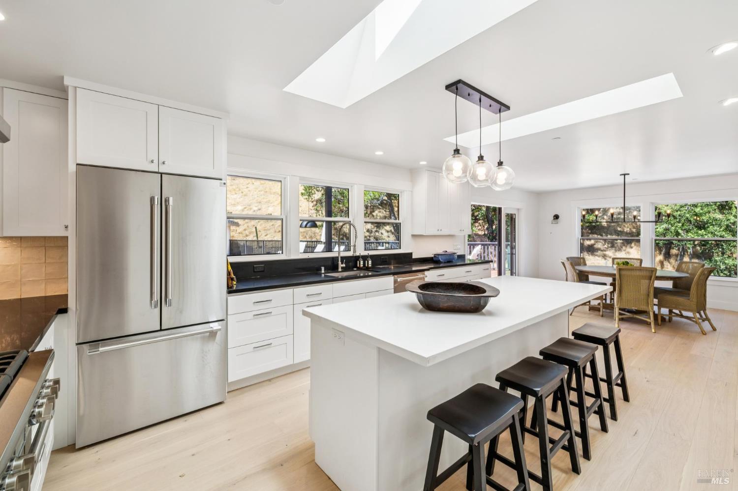 Detail Gallery Image 13 of 29 For 31 Indian Rd, San Rafael,  CA 94903 - 4 Beds | 3 Baths