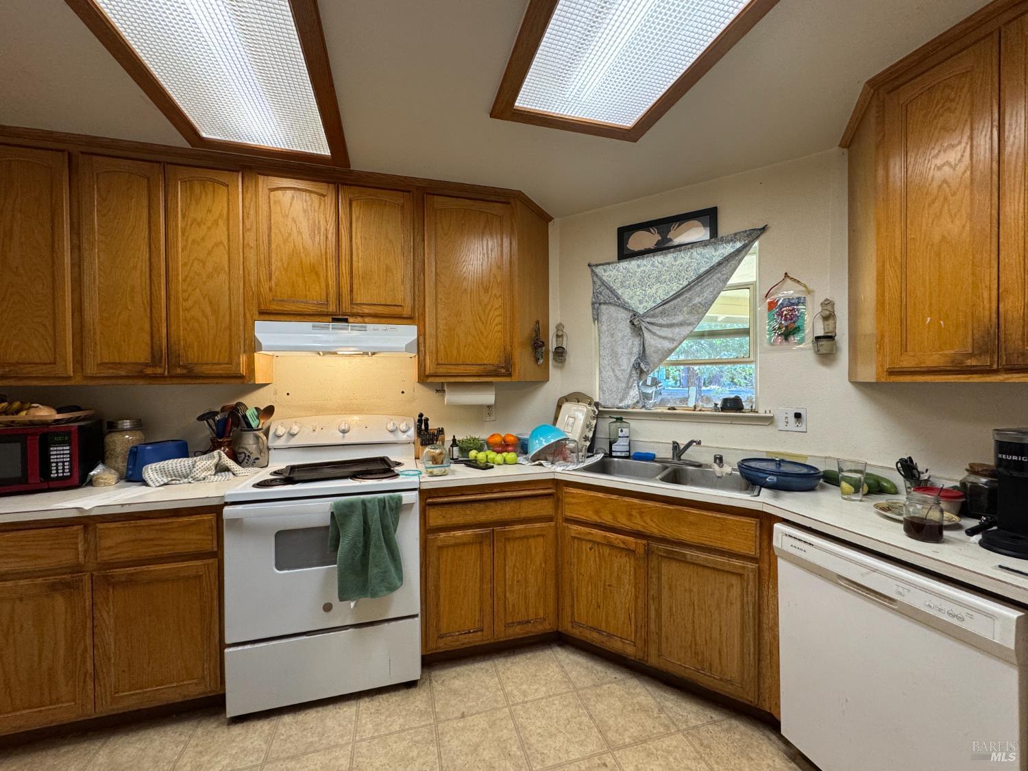 Detail Gallery Image 5 of 13 For 16681 Cobb Blvd, Cobb,  CA 95426 - 3 Beds | 2 Baths