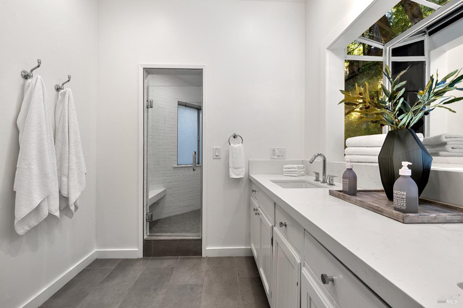 Detail Gallery Image 27 of 56 For 306 Edgewood Ave, Mill Valley,  CA 94941 - 4 Beds | 3 Baths