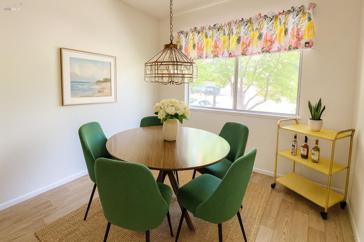Detail Gallery Image 6 of 18 For 1012 Terra Verde Dr, Napa,  CA 94559 - 3 Beds | 2 Baths