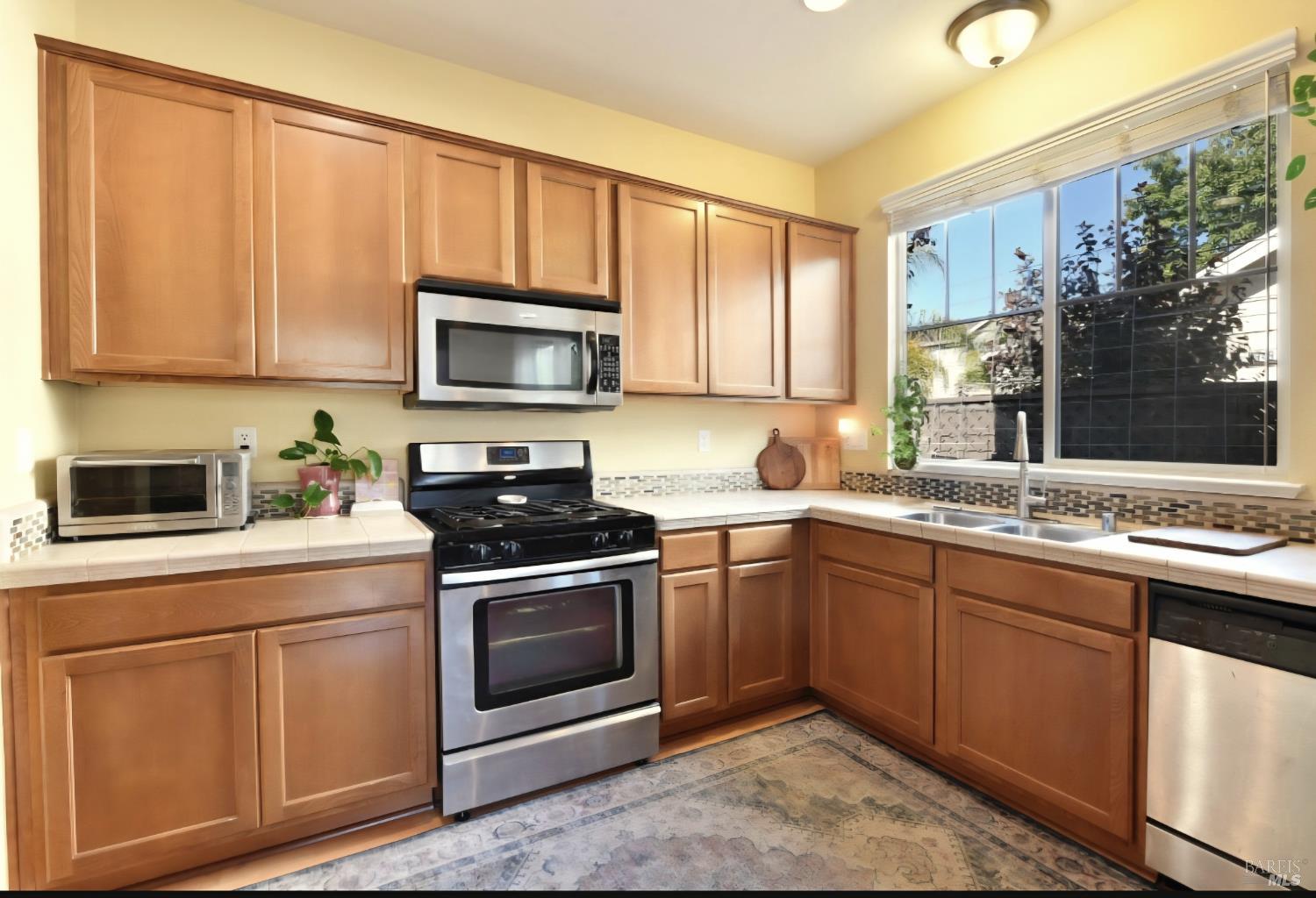 Detail Gallery Image 11 of 30 For 2353 George Ln, Santa Rosa,  CA 95403 - 3 Beds | 2/1 Baths