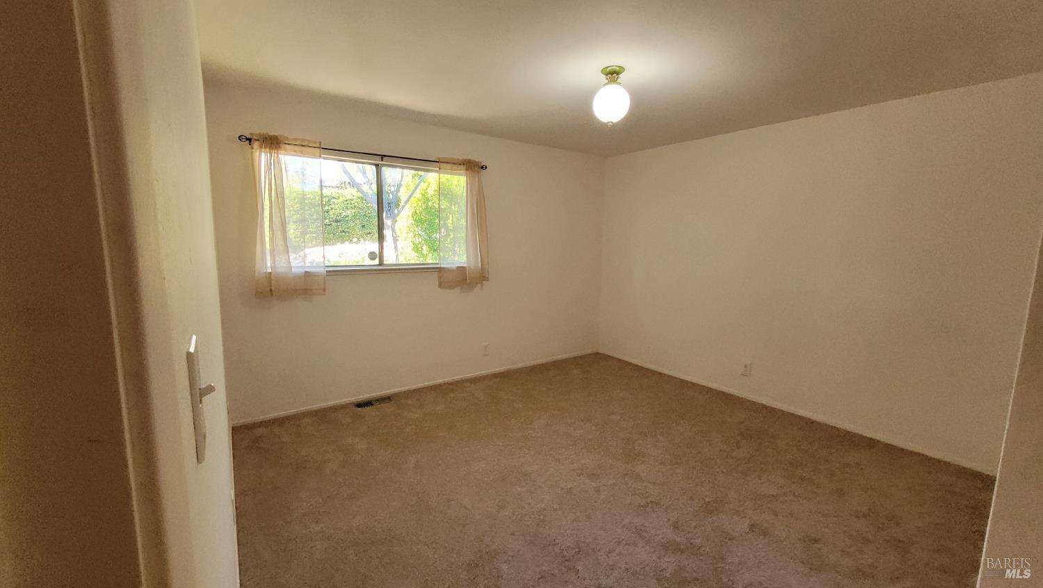 Detail Gallery Image 10 of 18 For 1012 Terra Verde Dr, Napa,  CA 94559 - 3 Beds | 2 Baths