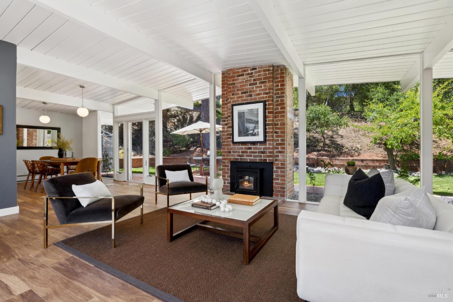 Detail Gallery Image 3 of 49 For 100 De La Guerra Rd, San Rafael,  CA 94903 - 4 Beds | 2 Baths
