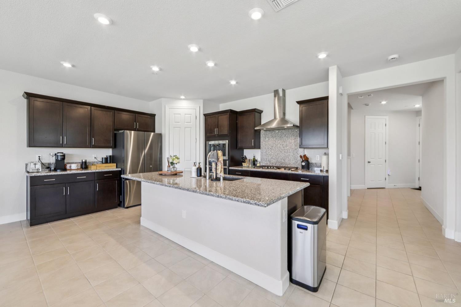 Detail Gallery Image 13 of 44 For 1553 Base Ct, Dixon,  CA 95620 - 4 Beds | 3 Baths