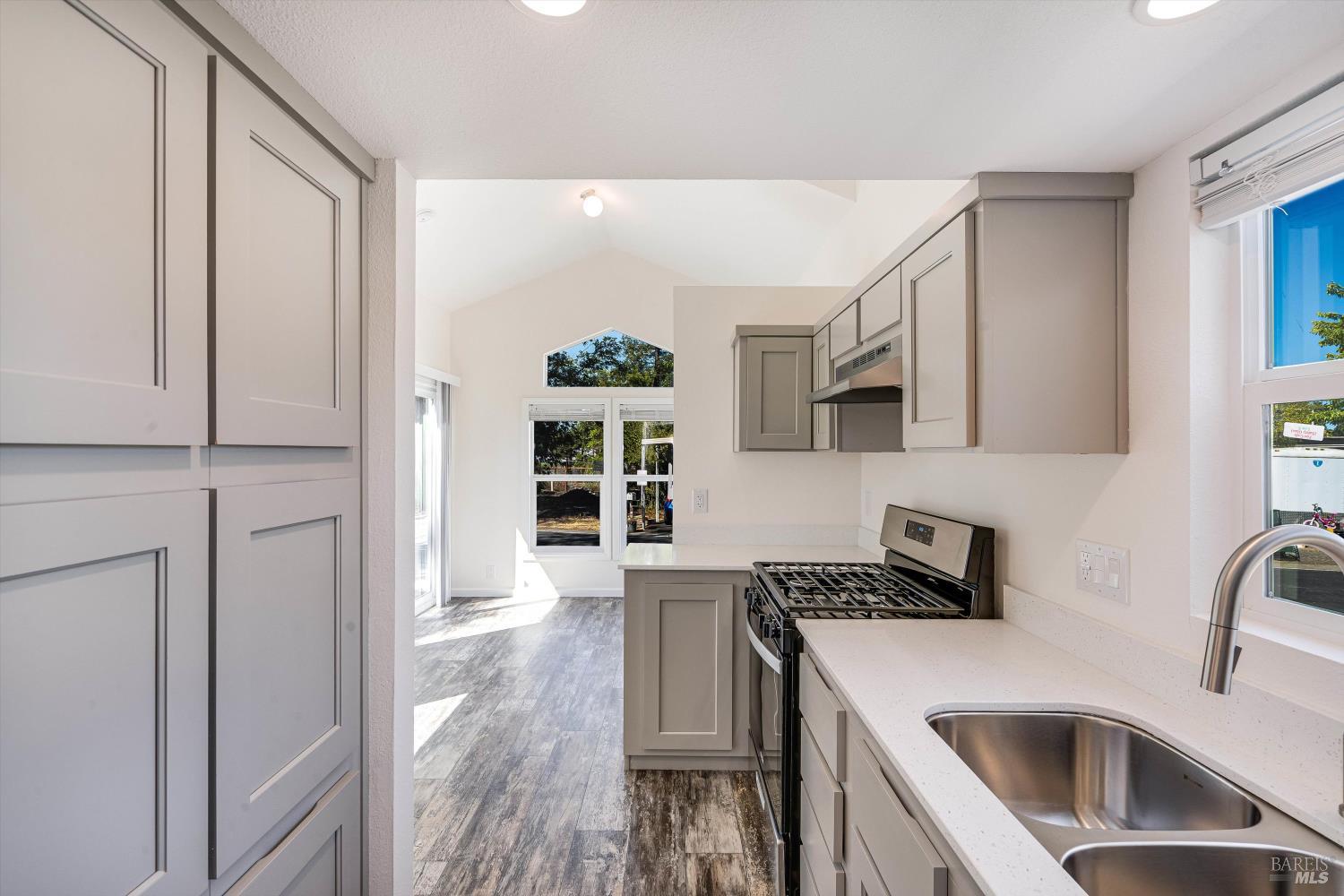Detail Gallery Image 16 of 32 For 101 Colgan Ave 2, Santa Rosa,  CA 95404 - 1 Beds | 1 Baths