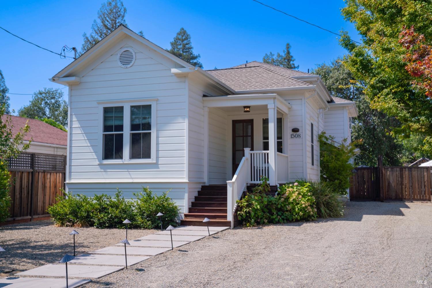 Detail Gallery Image 2 of 24 For 1508 Spring St, Saint Helena,  CA 94574 - 3 Beds | 3/1 Baths