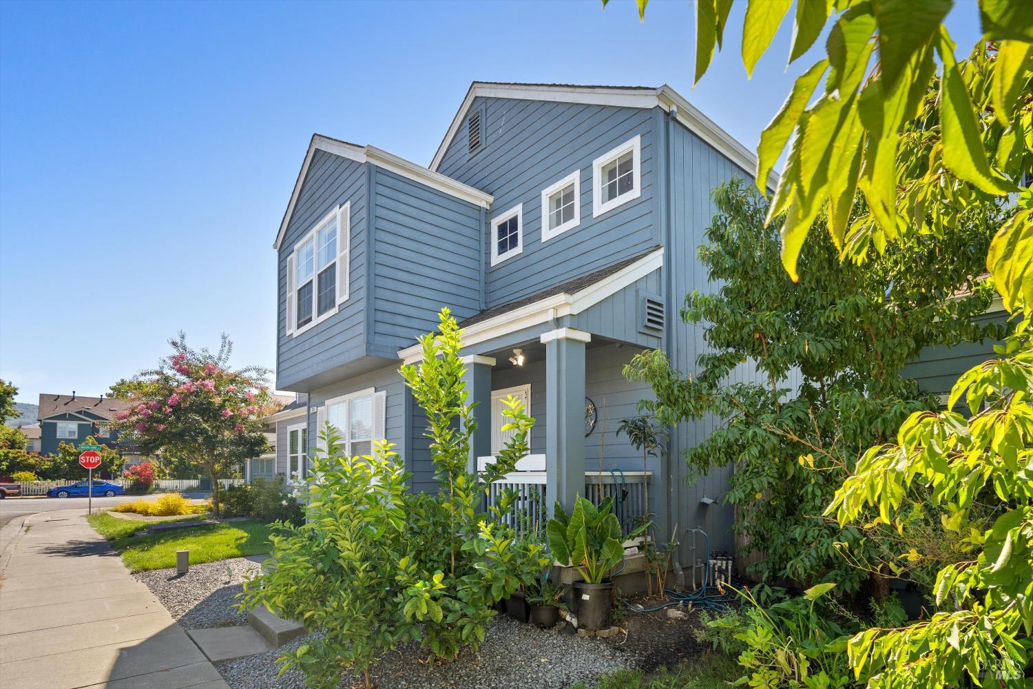 Detail Gallery Image 2 of 13 For 216 Anteeo Way, Santa Rosa,  CA 95407 - 3 Beds | 2/1 Baths