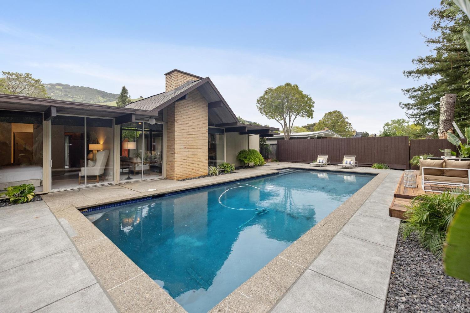 Detail Gallery Image 47 of 55 For 87 Mount Rainier Dr, San Rafael,  CA 94903 - 5 Beds | 2 Baths