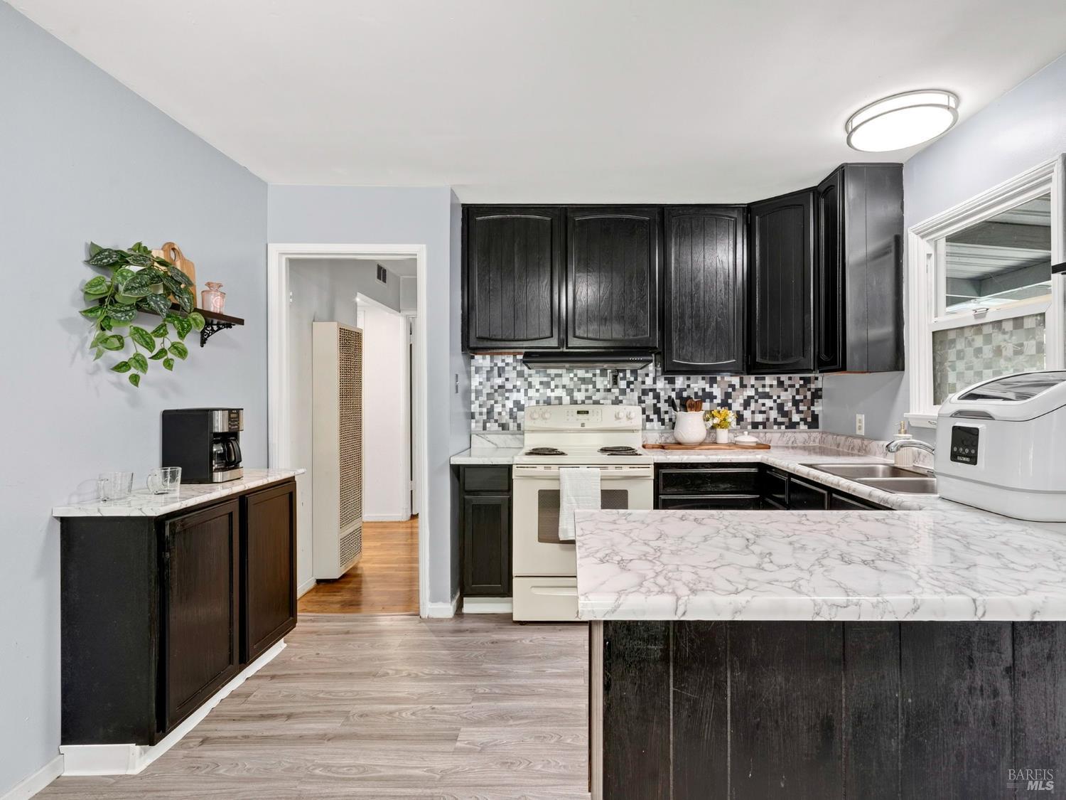 Detail Gallery Image 8 of 28 For 693 Mendocino Dr, Ukiah,  CA 95482 - 3 Beds | 1 Baths