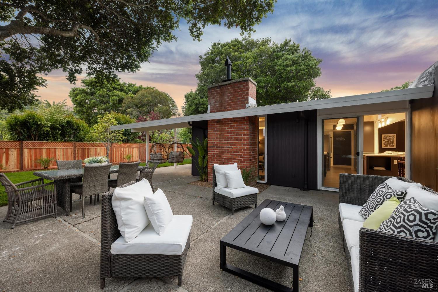 Detail Gallery Image 9 of 37 For 819 Greenberry Ln, San Rafael,  CA 94903 - 4 Beds | 2 Baths