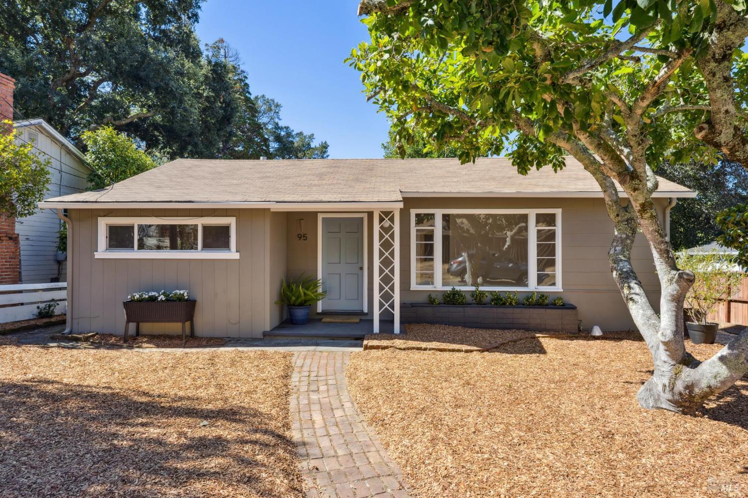 Detail Gallery Image 1 of 40 For 95 the Alameda Unkn, San Anselmo,  CA 94960 - 3 Beds | 2 Baths