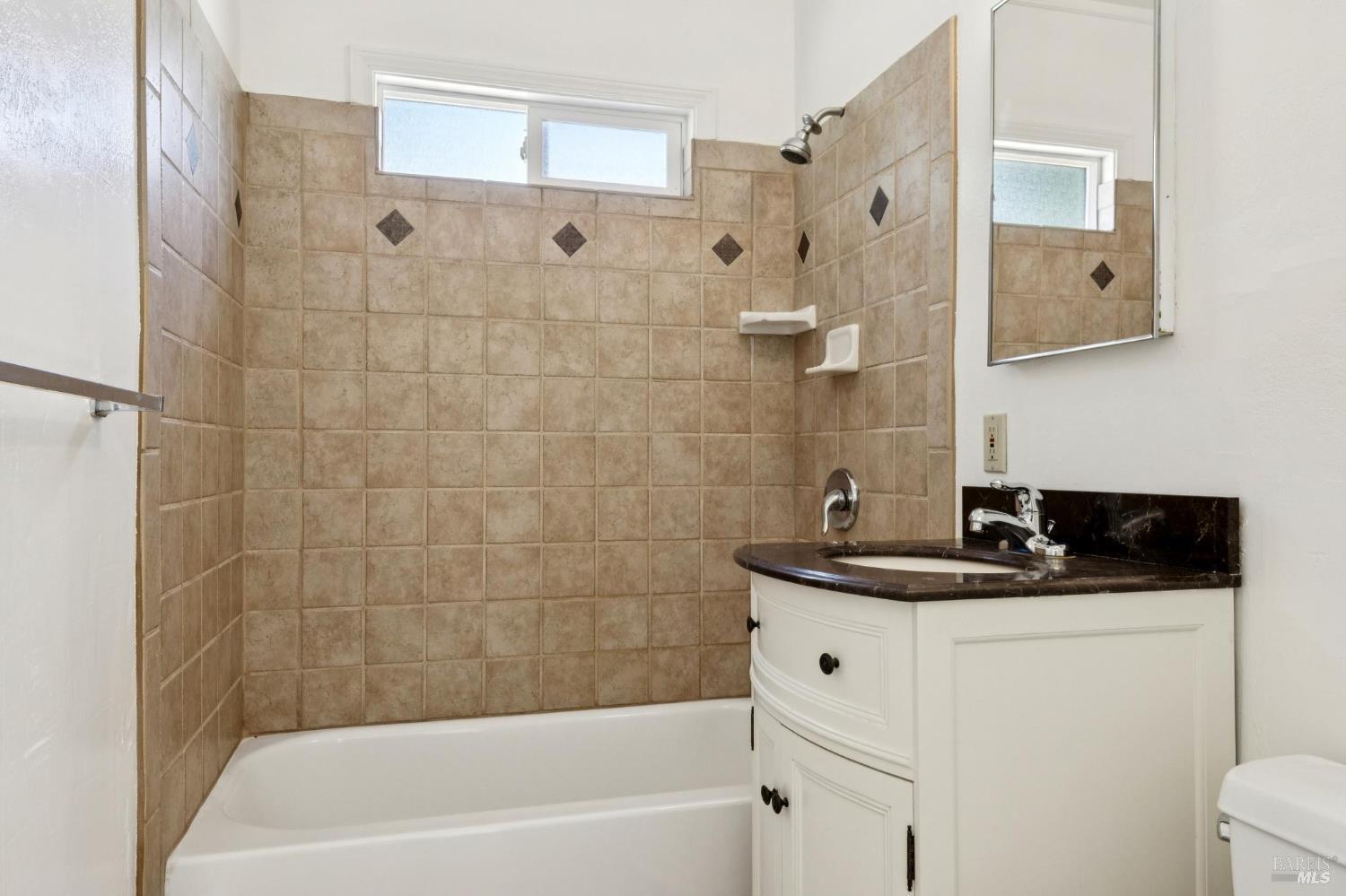 Detail Gallery Image 24 of 40 For 95 the Alameda Unkn, San Anselmo,  CA 94960 - 3 Beds | 2 Baths