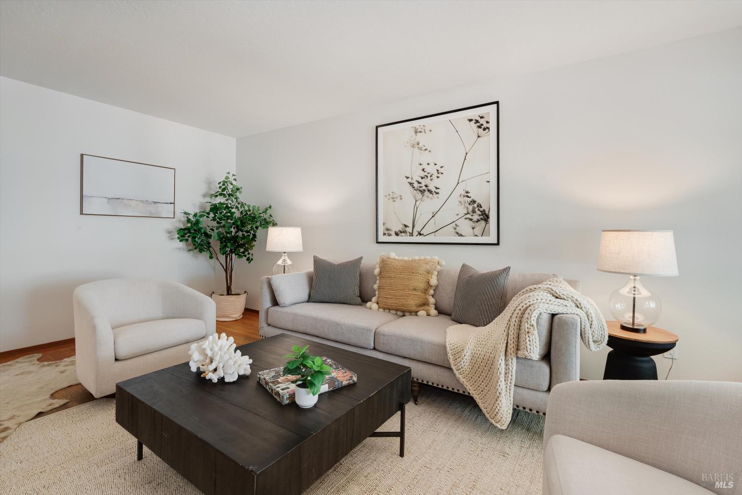 Detail Gallery Image 8 of 46 For 19100 Ola Ct, Sonoma,  CA 95476 - 2 Beds | 2 Baths