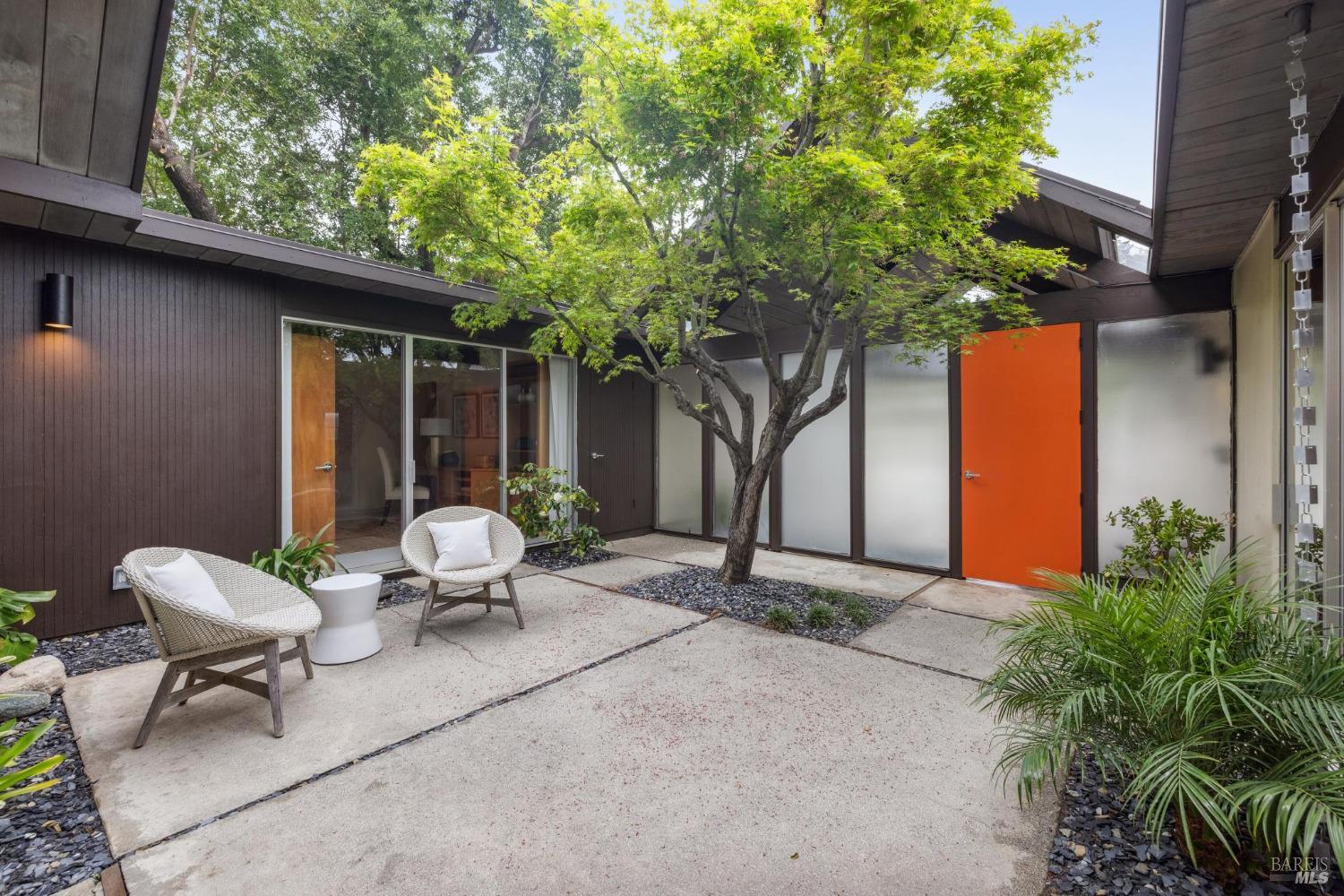 Detail Gallery Image 14 of 55 For 87 Mount Rainier Dr, San Rafael,  CA 94903 - 5 Beds | 2 Baths