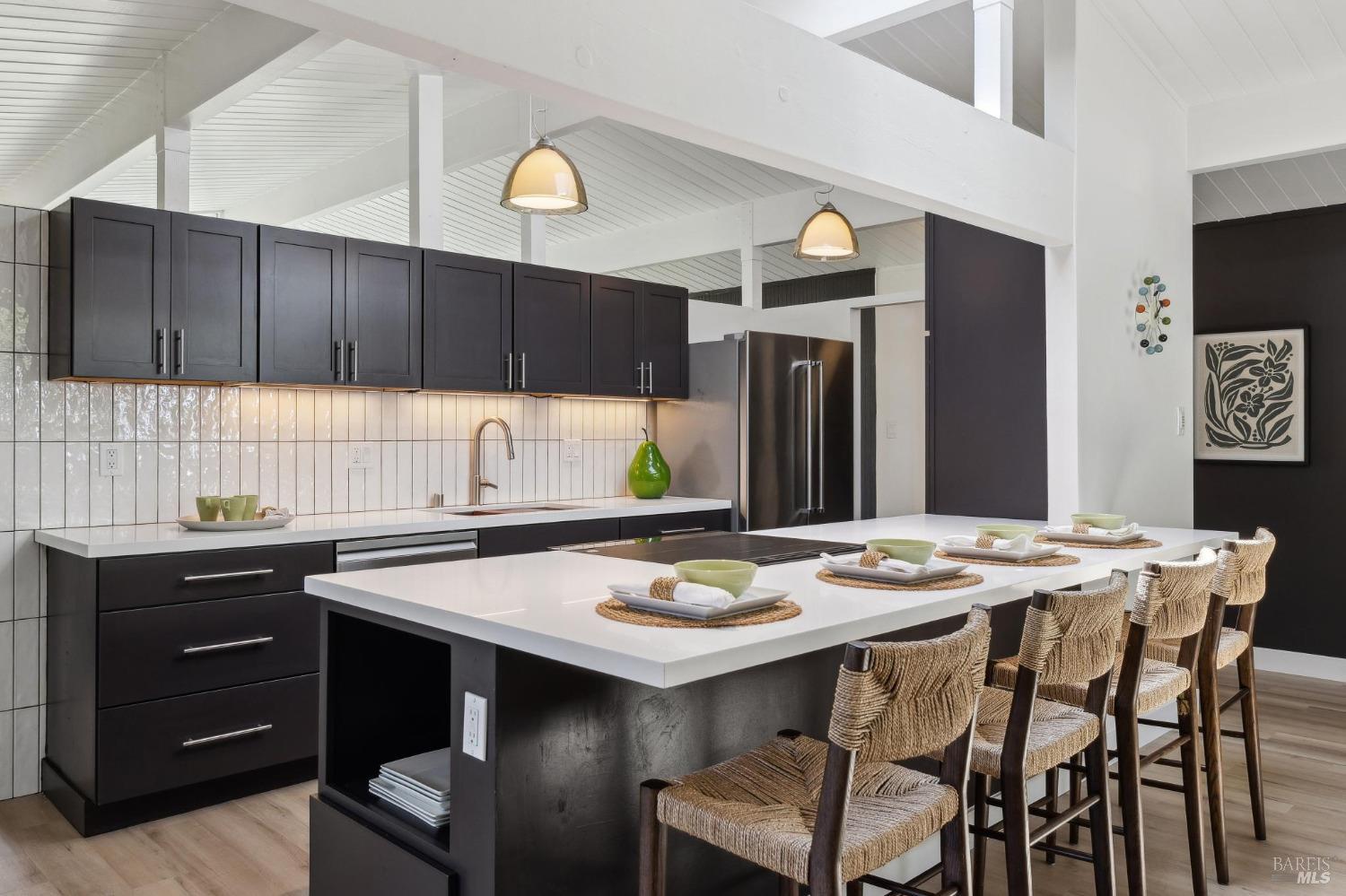 Detail Gallery Image 14 of 37 For 819 Greenberry Ln, San Rafael,  CA 94903 - 4 Beds | 2 Baths