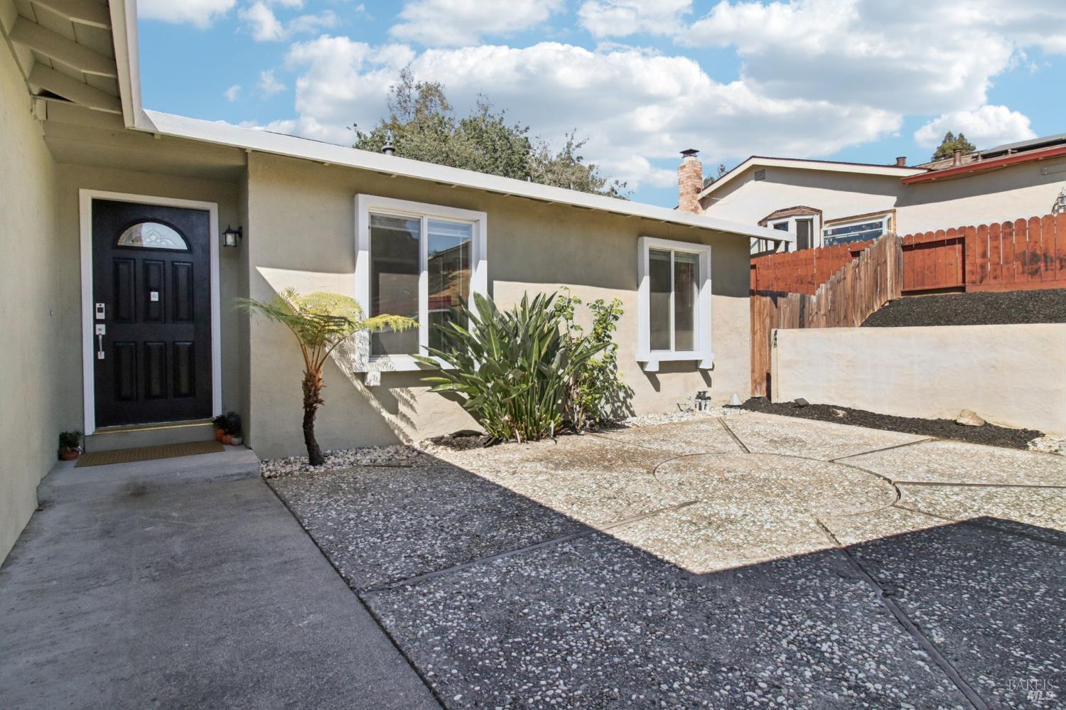Detail Gallery Image 4 of 47 For 2246 Minaret Dr, Martinez,  CA 94553 - 3 Beds | 2 Baths