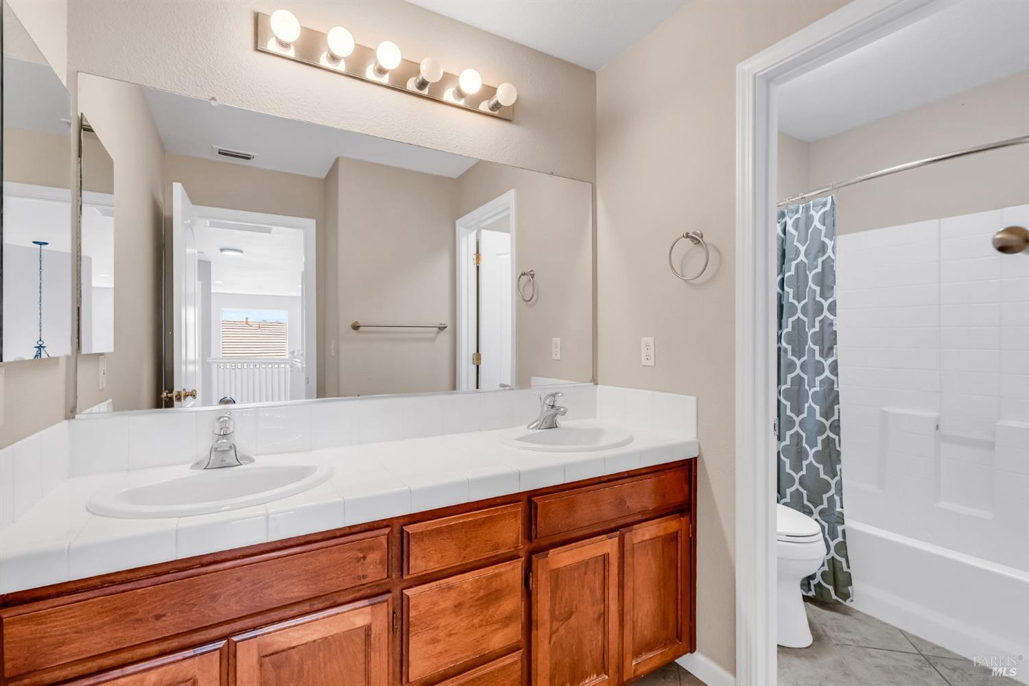 Detail Gallery Image 30 of 43 For 1946 Leaning Oak Ct, Fairfield,  CA 94534 - 5 Beds | 3 Baths