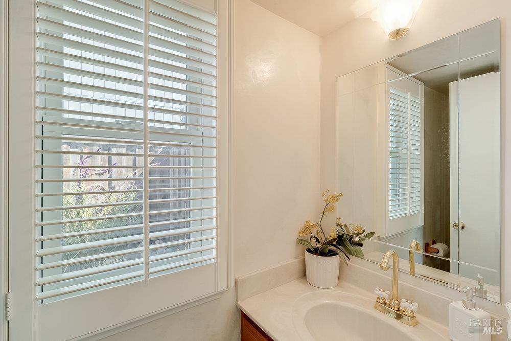 Detail Gallery Image 10 of 61 For 108 James River Rd, Vallejo,  CA 94591 - 3 Beds | 2/1 Baths