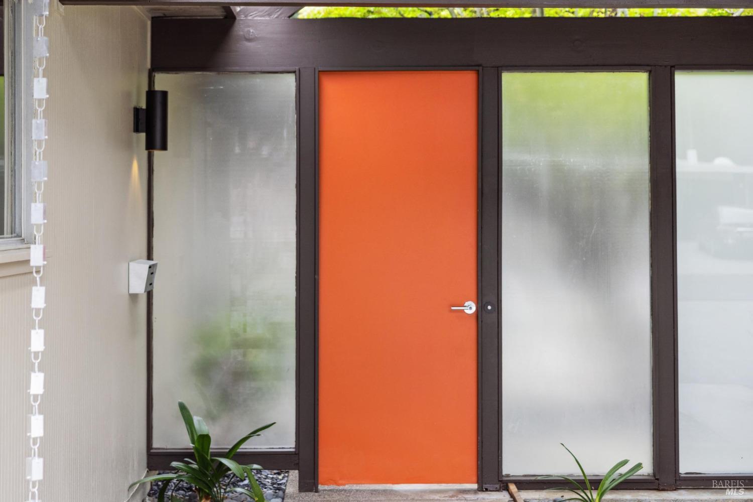 Detail Gallery Image 10 of 55 For 87 Mount Rainier Dr, San Rafael,  CA 94903 - 5 Beds | 2 Baths
