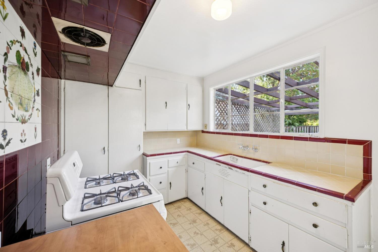Detail Gallery Image 16 of 40 For 95 the Alameda Unkn, San Anselmo,  CA 94960 - 3 Beds | 2 Baths