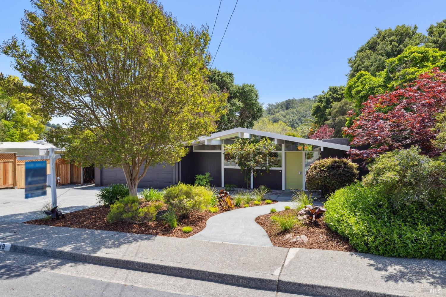 Detail Gallery Image 26 of 37 For 819 Greenberry Ln, San Rafael,  CA 94903 - 4 Beds | 2 Baths