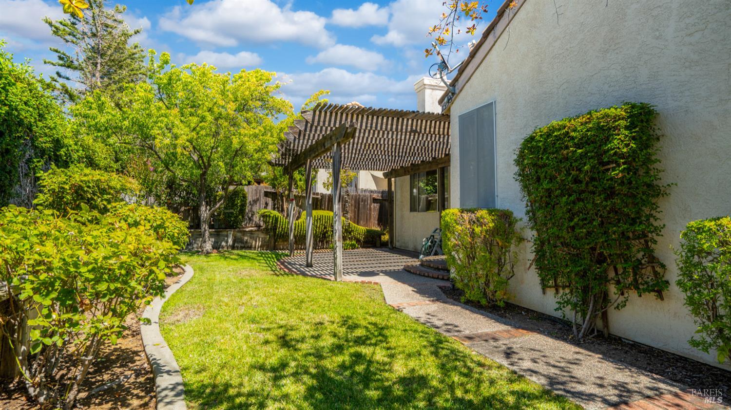 Detail Gallery Image 39 of 58 For 202 Bantry Dr, Vacaville,  CA 95688 - 3 Beds | 2 Baths