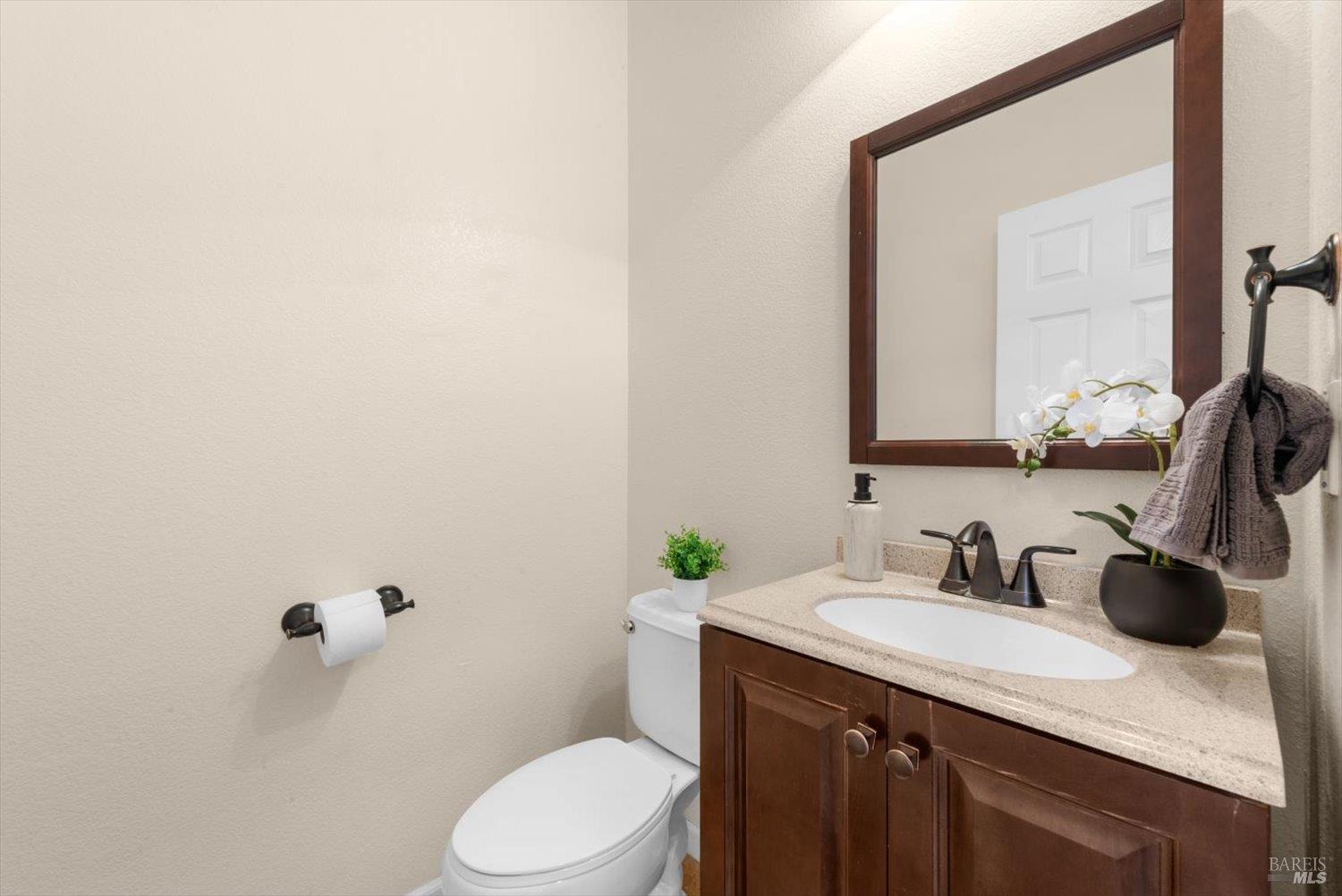 Detail Gallery Image 7 of 54 For 1013 Portofino Ave, Vacaville,  CA 95687 - 3 Beds | 2/1 Baths