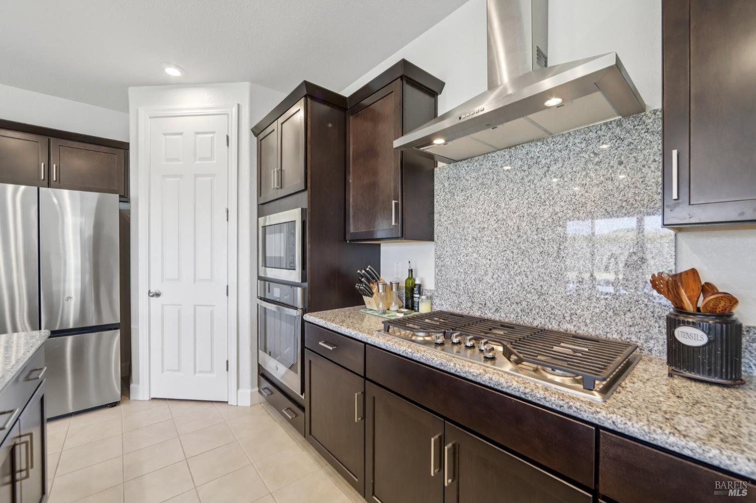 Detail Gallery Image 14 of 44 For 1553 Base Ct, Dixon,  CA 95620 - 4 Beds | 3 Baths