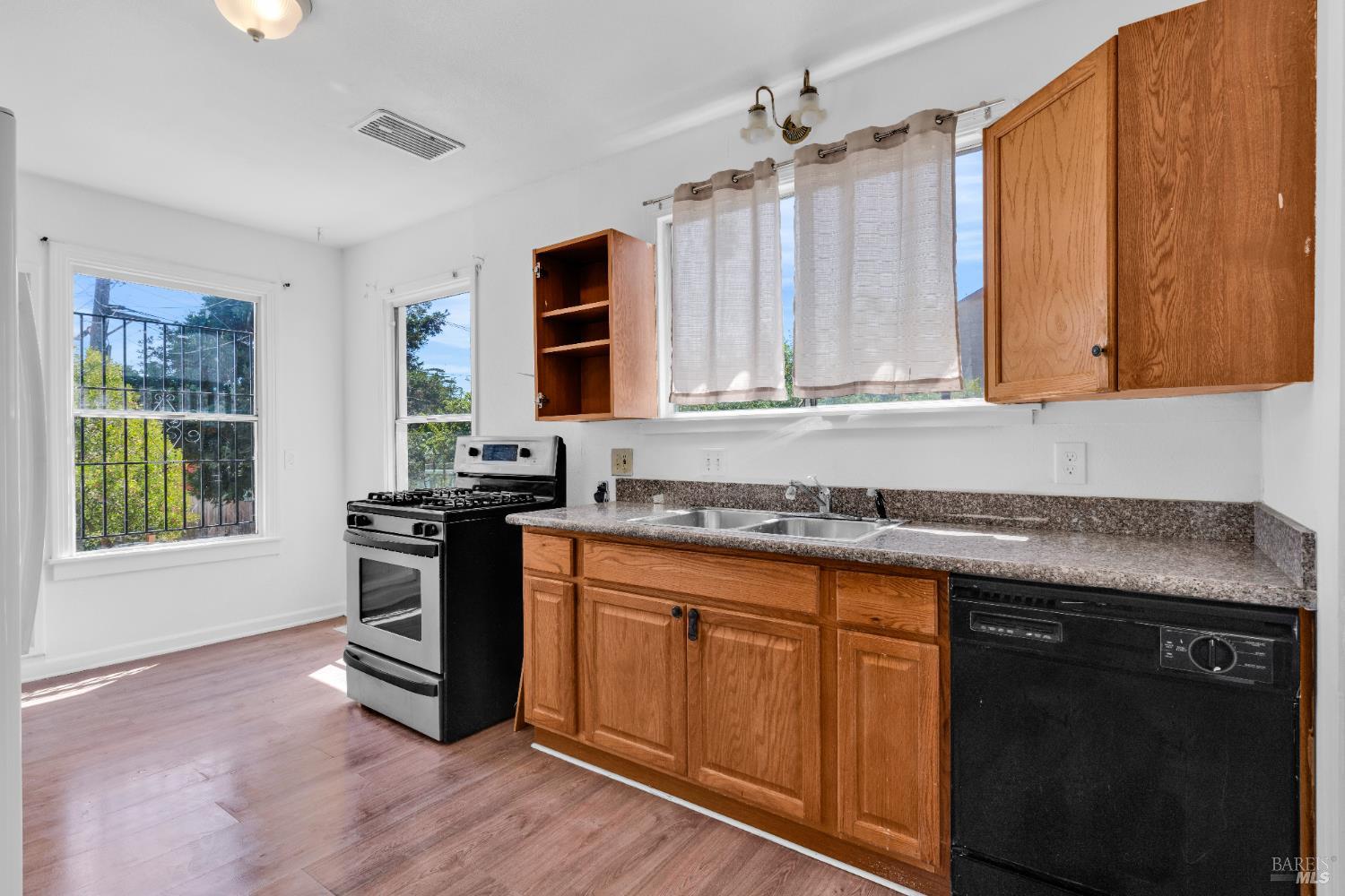 Detail Gallery Image 13 of 22 For 1416 Napa St, Vallejo,  CA 94590 - 2 Beds | 2 Baths