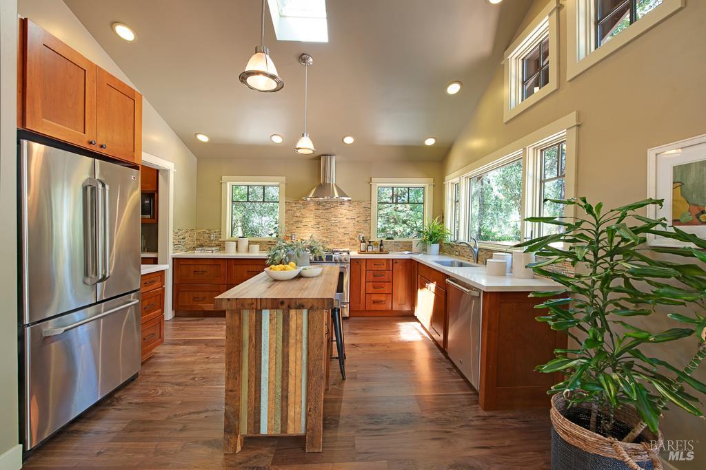 Detail Gallery Image 16 of 83 For 5961 Anderson Rd, Forestville,  CA 95436 - 3 Beds | 3 Baths