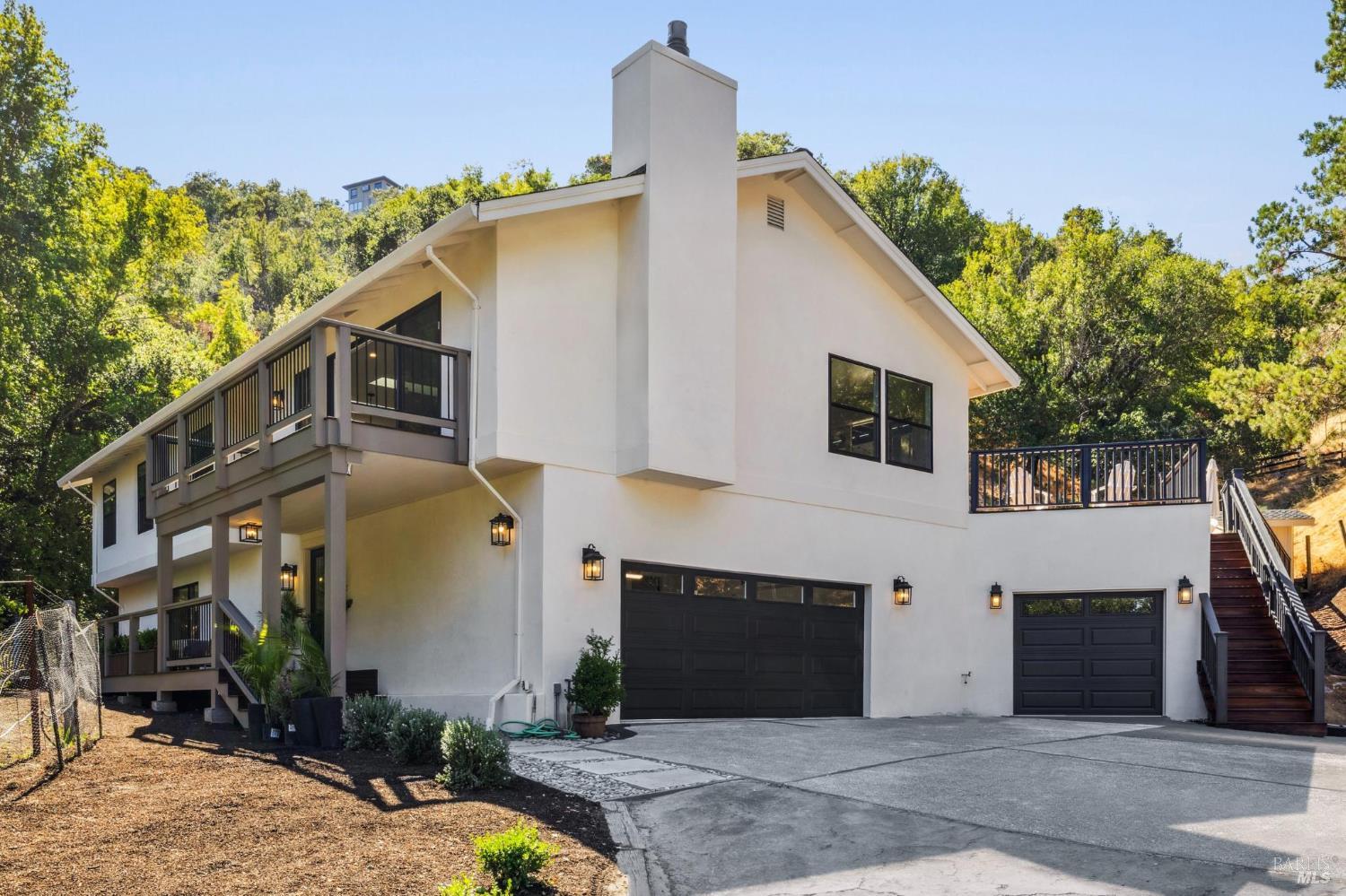 Detail Gallery Image 3 of 29 For 31 Indian Rd, San Rafael,  CA 94903 - 4 Beds | 3 Baths
