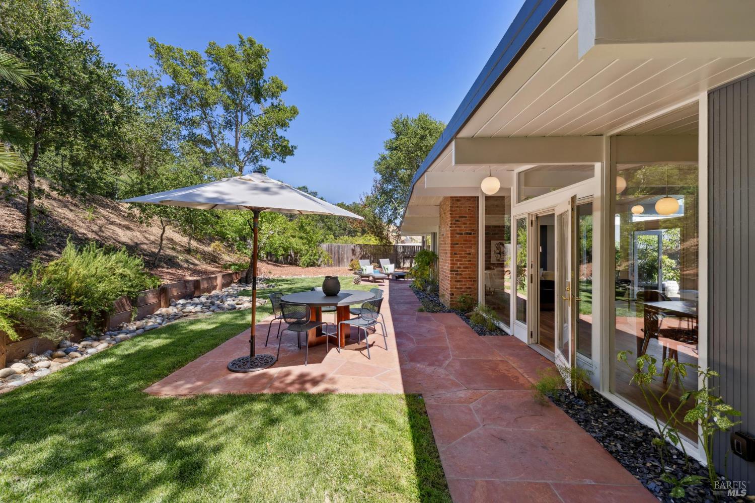 Detail Gallery Image 1 of 49 For 100 De La Guerra Rd, San Rafael,  CA 94903 - 4 Beds | 2 Baths