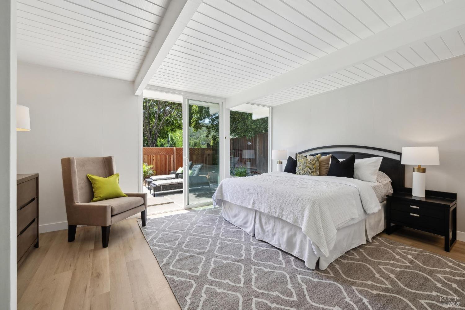 Detail Gallery Image 17 of 37 For 819 Greenberry Ln, San Rafael,  CA 94903 - 4 Beds | 2 Baths