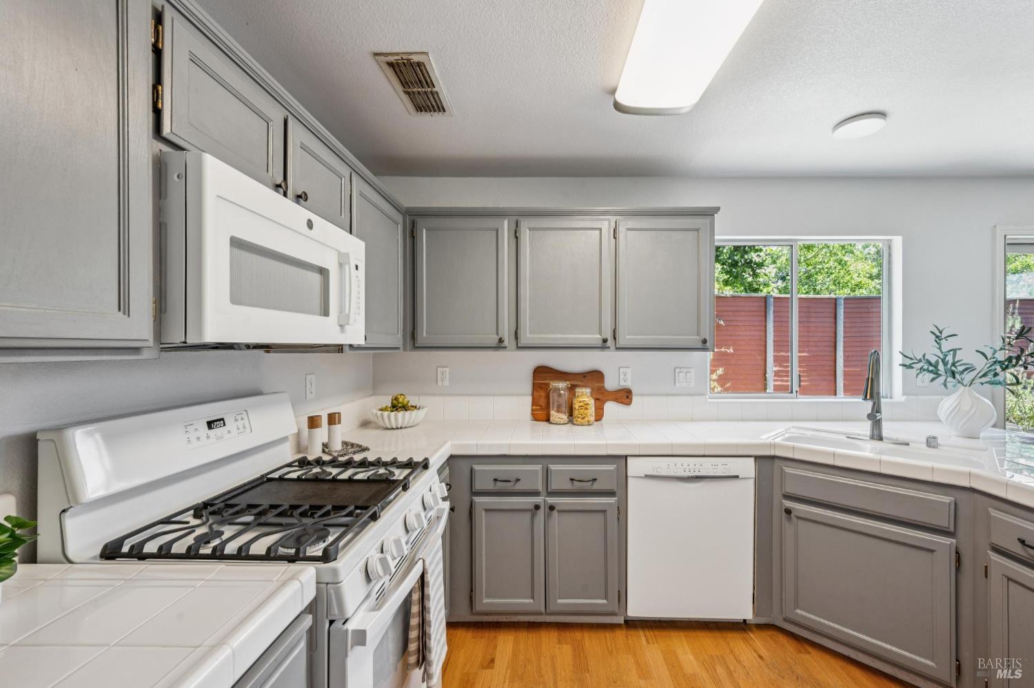 Detail Gallery Image 24 of 53 For 8030 Macaw Ct, Rohnert Park,  CA 94928 - 3 Beds | 2/1 Baths