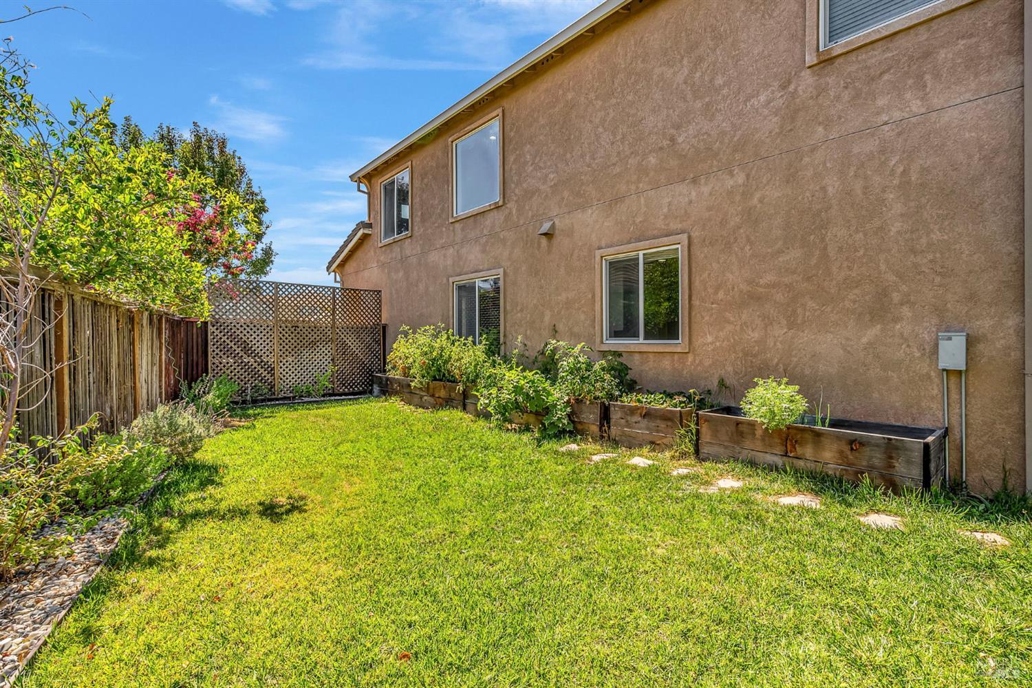 Detail Gallery Image 41 of 43 For 1946 Leaning Oak Ct, Fairfield,  CA 94534 - 5 Beds | 3 Baths