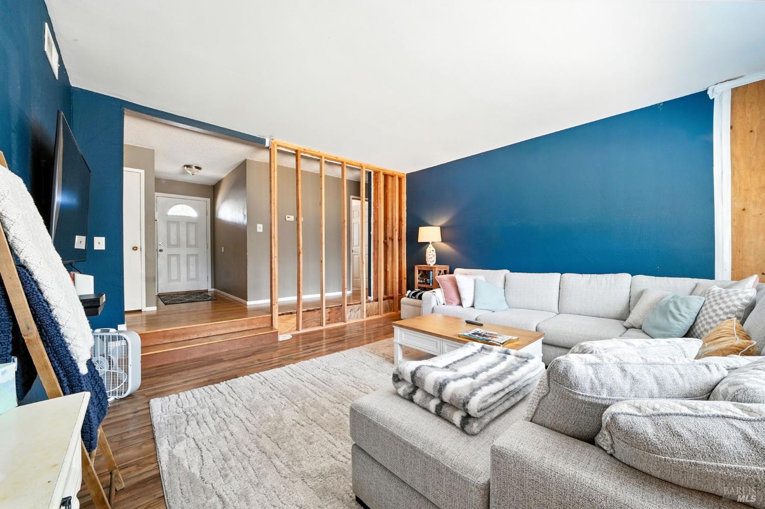 Detail Gallery Image 3 of 33 For 4272 Brentwood Cir, Concord,  CA 94521 - 3 Beds | 2 Baths