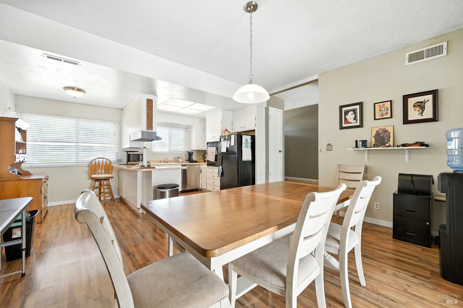 Detail Gallery Image 6 of 33 For 4272 Brentwood Cir, Concord,  CA 94521 - 3 Beds | 2 Baths
