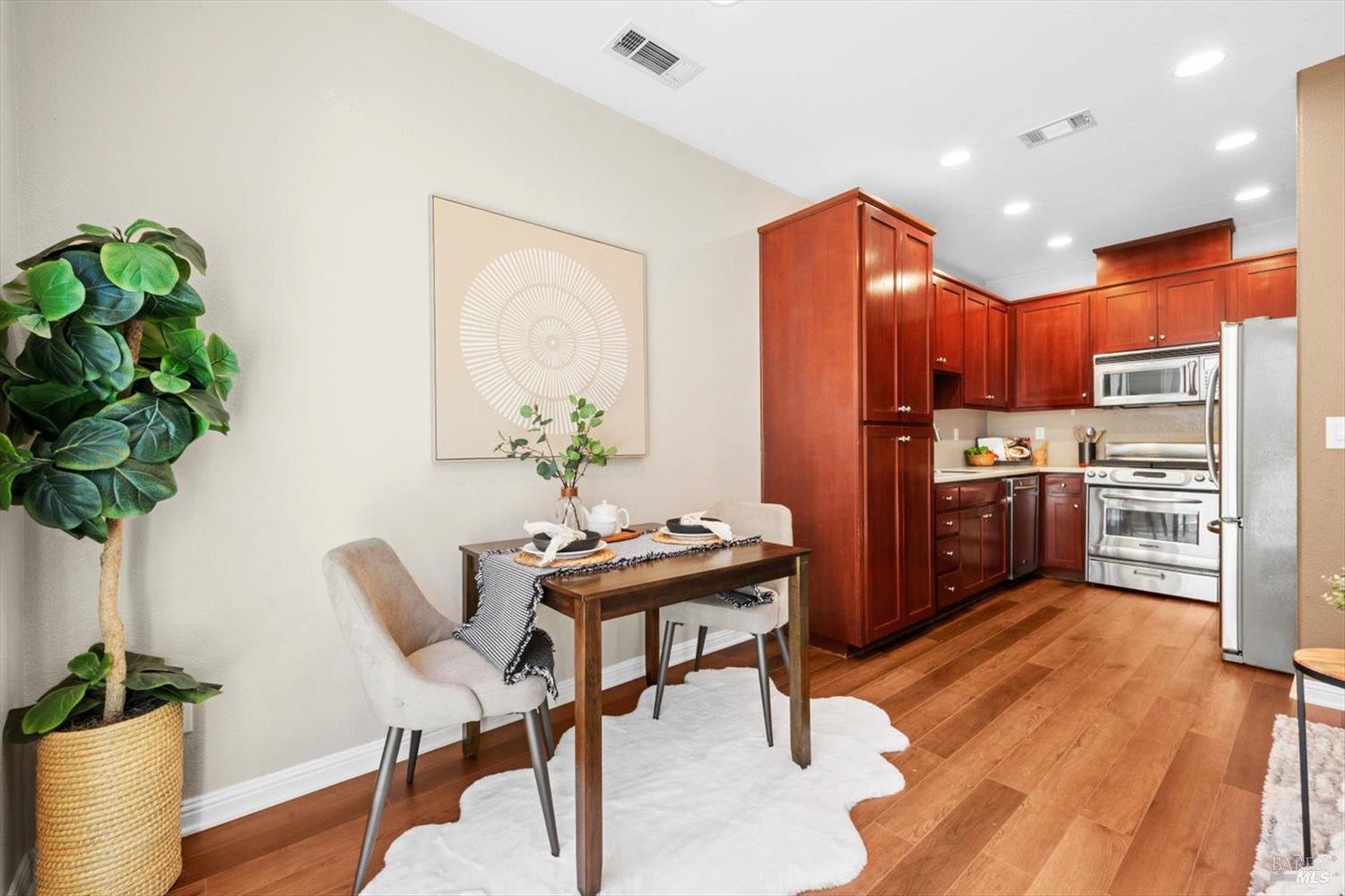 Detail Gallery Image 14 of 54 For 1013 Portofino Ave, Vacaville,  CA 95687 - 3 Beds | 2/1 Baths