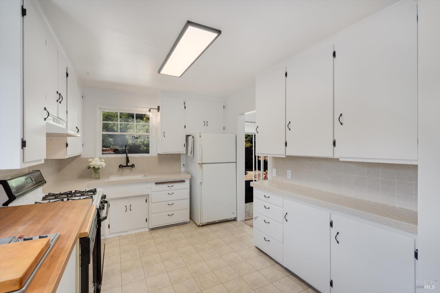 Detail Gallery Image 10 of 40 For 1229 Olive St, Santa Rosa,  CA 95407 - 3 Beds | 2 Baths