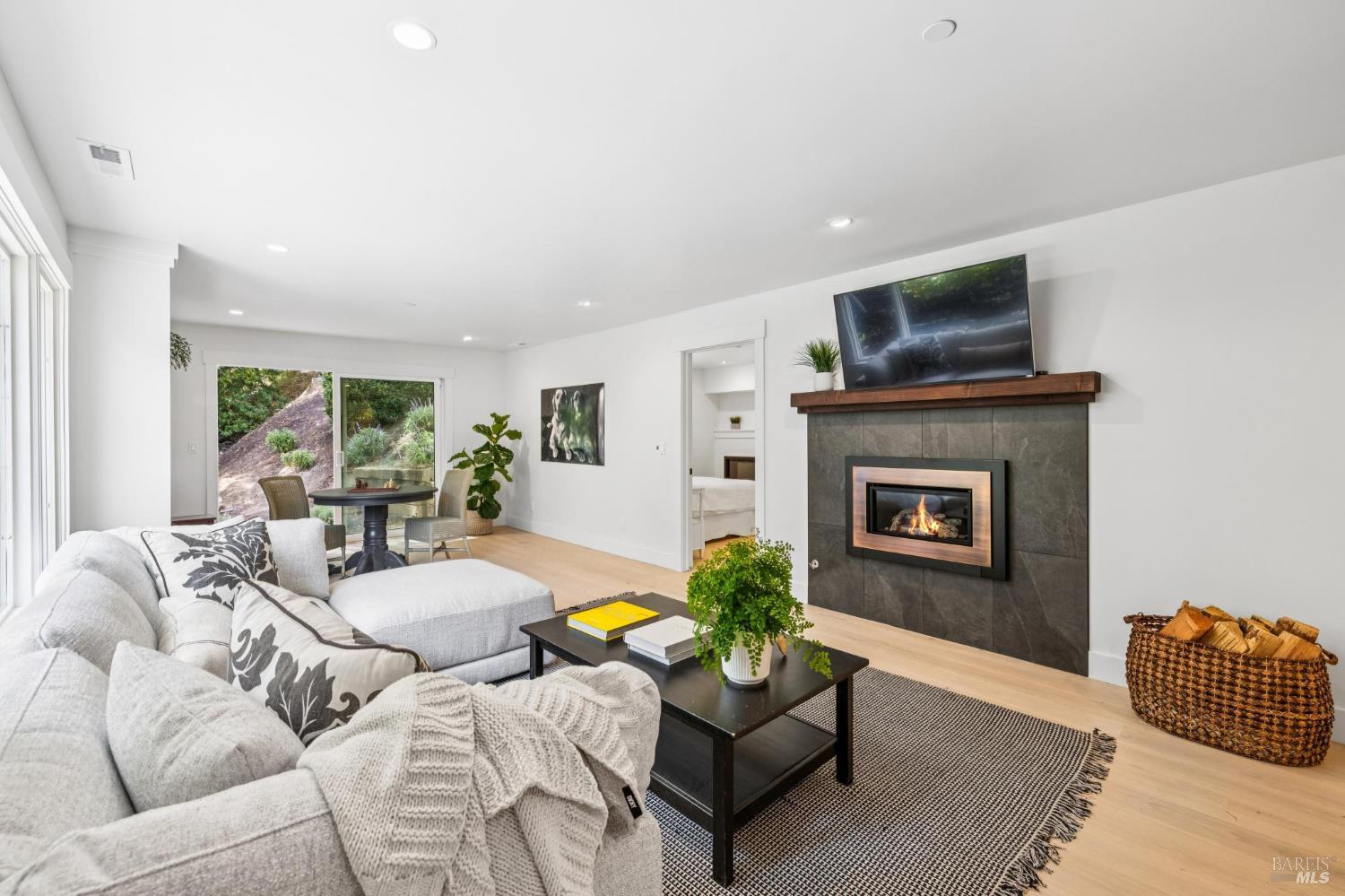 Detail Gallery Image 20 of 29 For 31 Indian Rd, San Rafael,  CA 94903 - 4 Beds | 3 Baths
