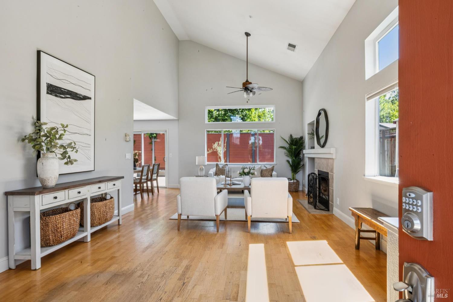 Detail Gallery Image 6 of 53 For 8030 Macaw Ct, Rohnert Park,  CA 94928 - 3 Beds | 2/1 Baths