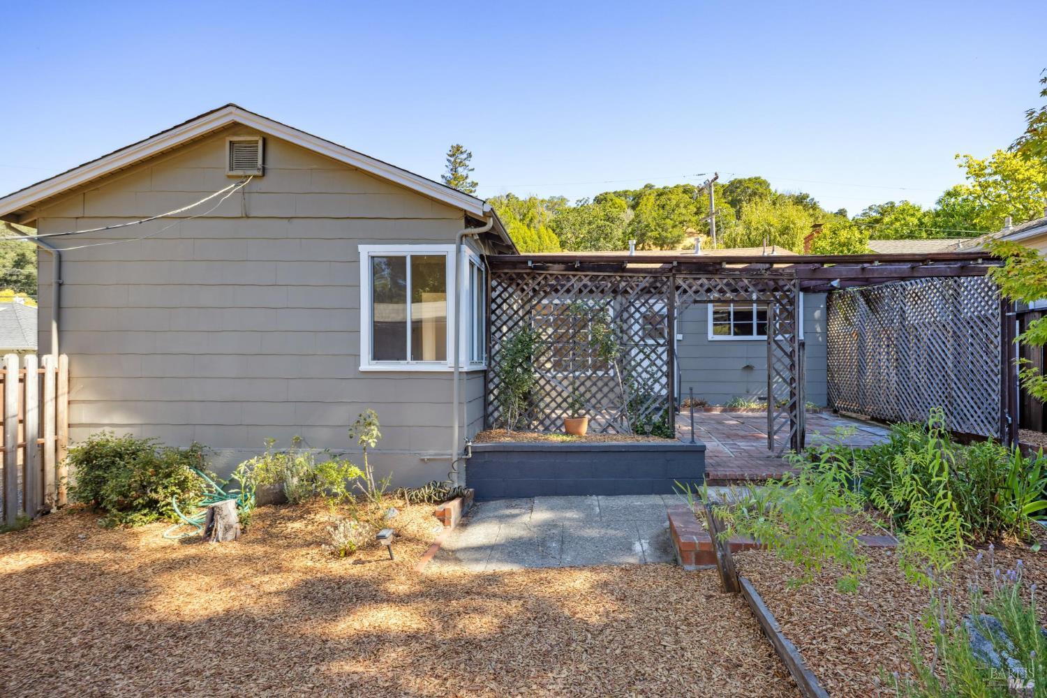 Detail Gallery Image 32 of 40 For 95 the Alameda Unkn, San Anselmo,  CA 94960 - 3 Beds | 2 Baths