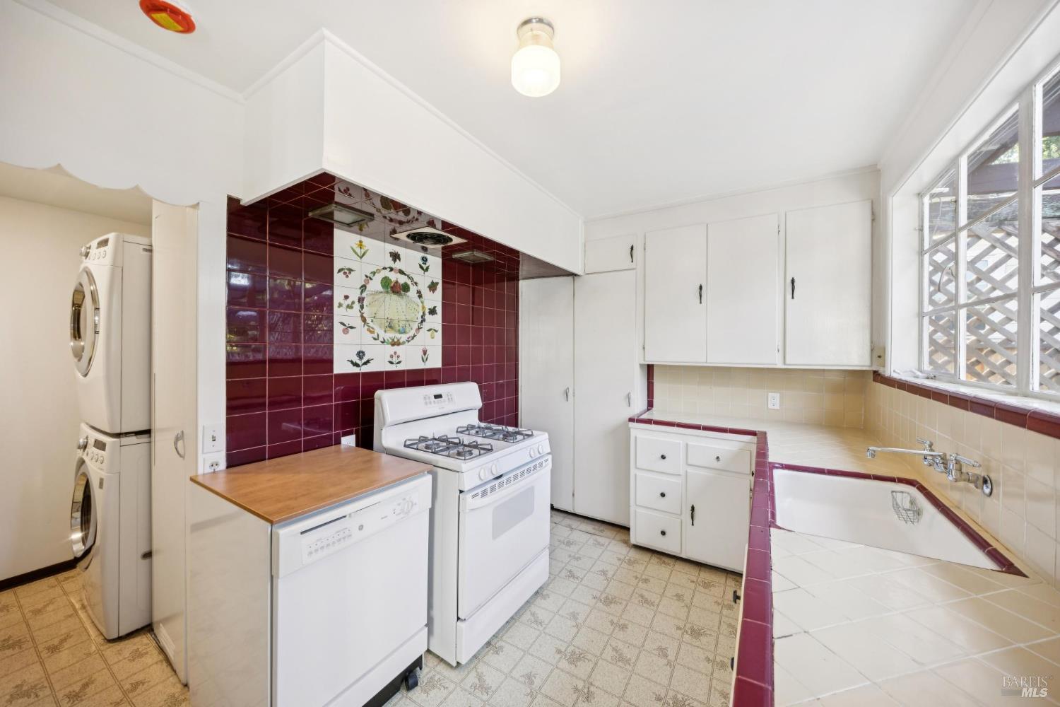 Detail Gallery Image 14 of 40 For 95 the Alameda Unkn, San Anselmo,  CA 94960 - 3 Beds | 2 Baths