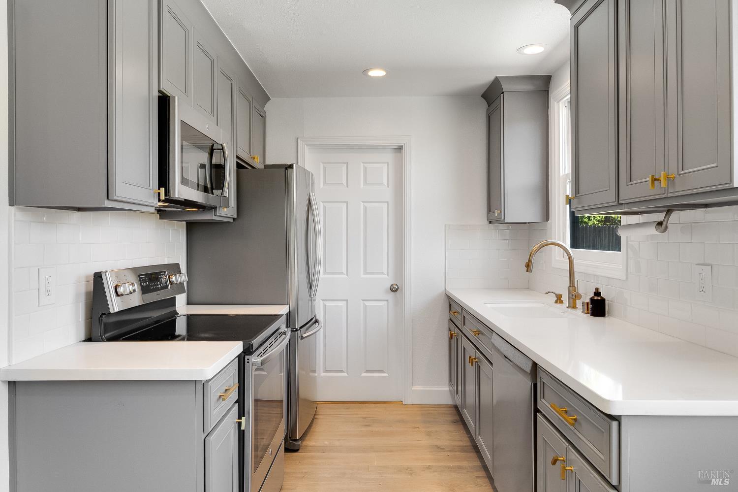 Detail Gallery Image 3 of 62 For 26 Corte Del Sol Unkn, Benicia,  CA 94510 - 3 Beds | 1 Baths