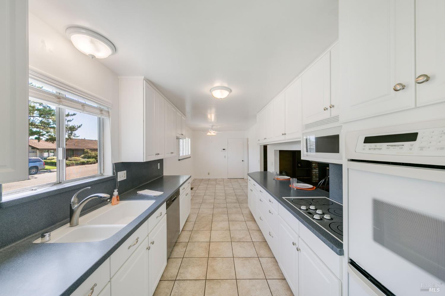 Detail Gallery Image 9 of 50 For 390 S Almond St, Dixon,  CA 95620 - 4 Beds | 2/1 Baths