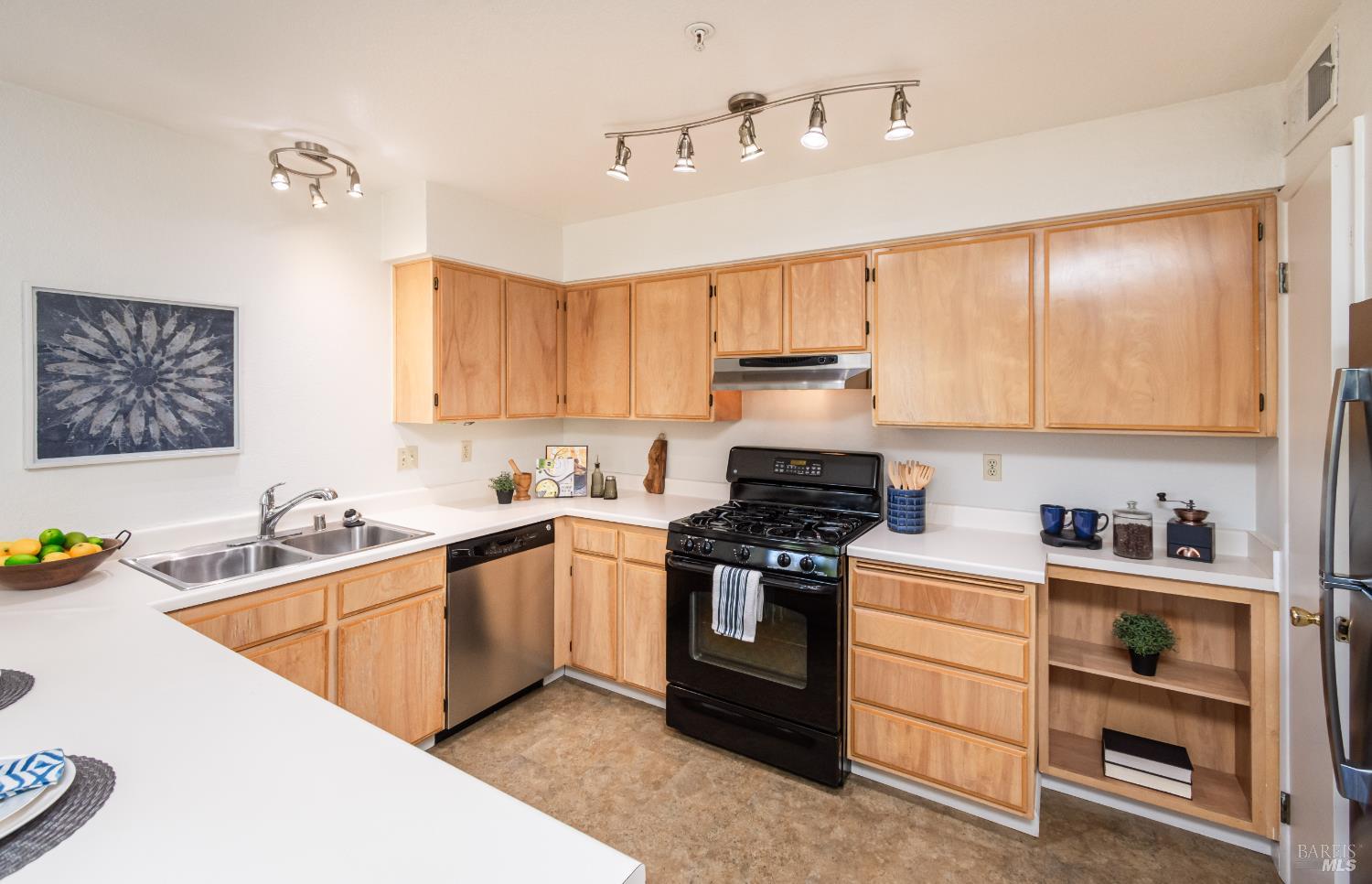 Detail Gallery Image 7 of 25 For 2748 Elks Way, Napa,  CA 94558 - 3 Beds | 2 Baths