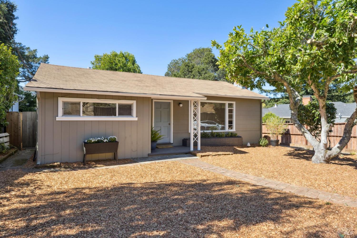 Detail Gallery Image 3 of 40 For 95 the Alameda Unkn, San Anselmo,  CA 94960 - 3 Beds | 2 Baths